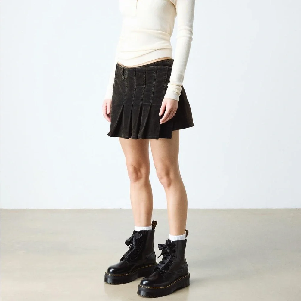 ⭐️Dr. Martens MOLLY Women's Leather Platform Boots BLACK BUTTERO size 8 - Picture 2 of 16